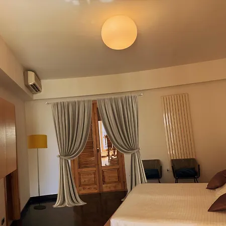 Luxury With Pool And Garden