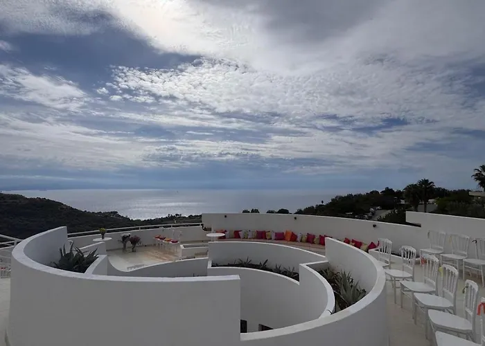 Villa Luxury With Pool And Garden Ricadi