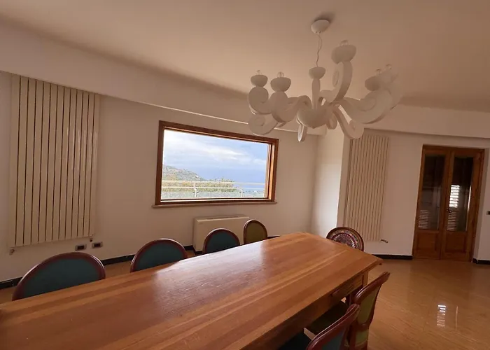 Luxury With Pool And Garden