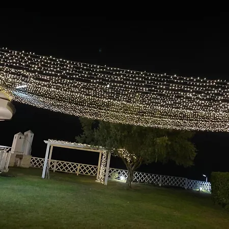 Luxury With Pool And Garden וילה