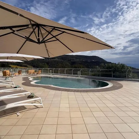 Luxury With Pool And Garden Villa *