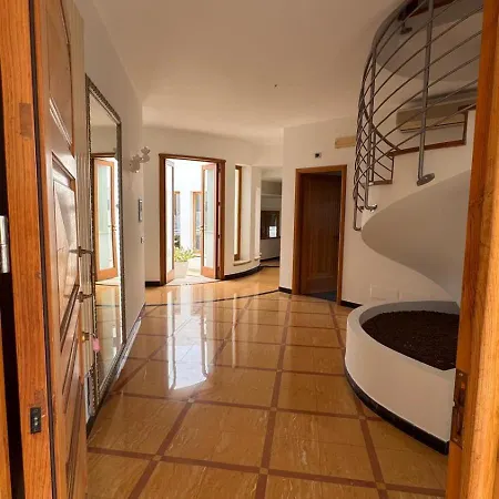 Luxury With Pool And Garden Ricadi