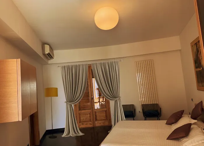 Luxury With Pool And Garden