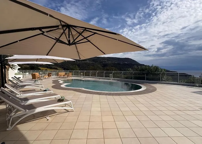 Luxury With Pool And Garden Villa *