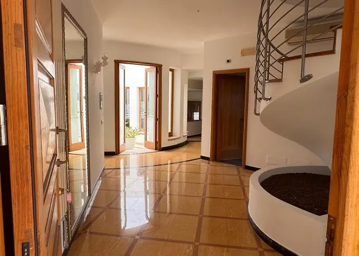 Luxury With Pool And Garden Ricadi